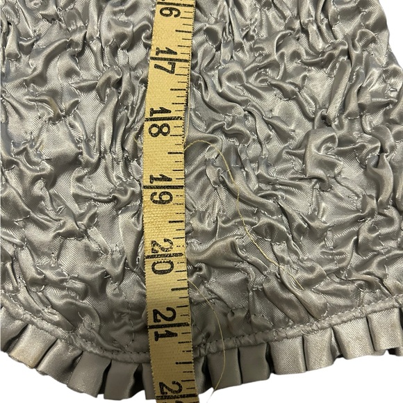 Joseph Ribkoff CRINKLE SILVER
SATIN V-Neck RUFFLE DETAIL Zip
Up BLAZER size 10 - Picture 5 of 8